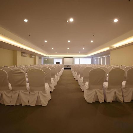 Sequoia Hotel Кесон-Сити Экстерьер фото