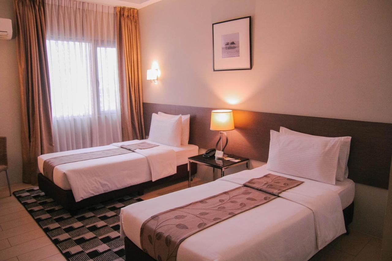 Sequoia Hotel Кесон-Сити Экстерьер фото