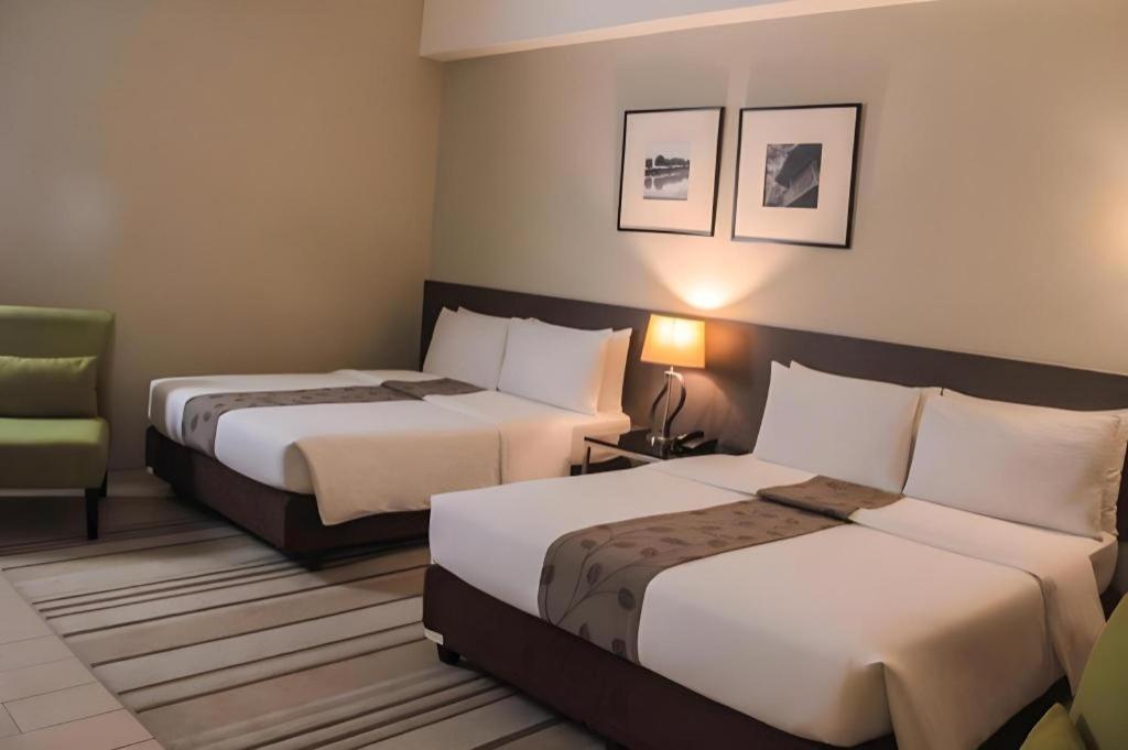 Sequoia Hotel Кесон-Сити Экстерьер фото