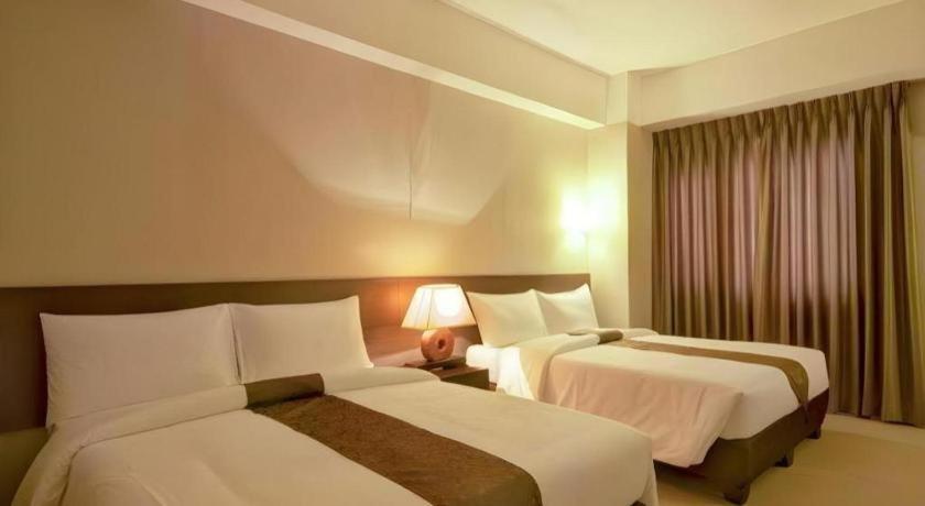 Sequoia Hotel Кесон-Сити Экстерьер фото