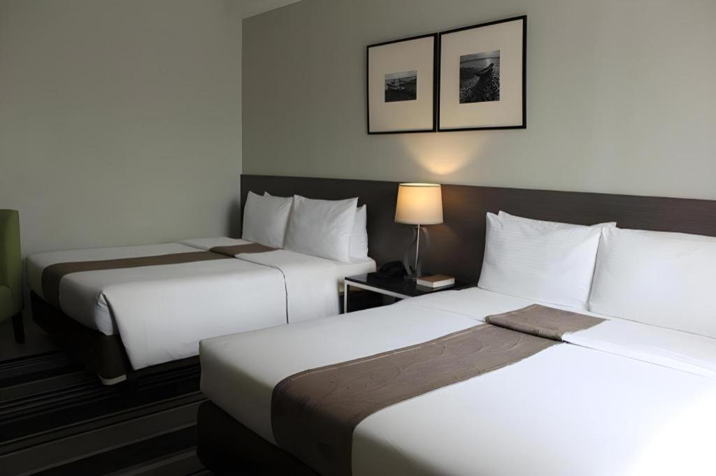 Sequoia Hotel Кесон-Сити Экстерьер фото