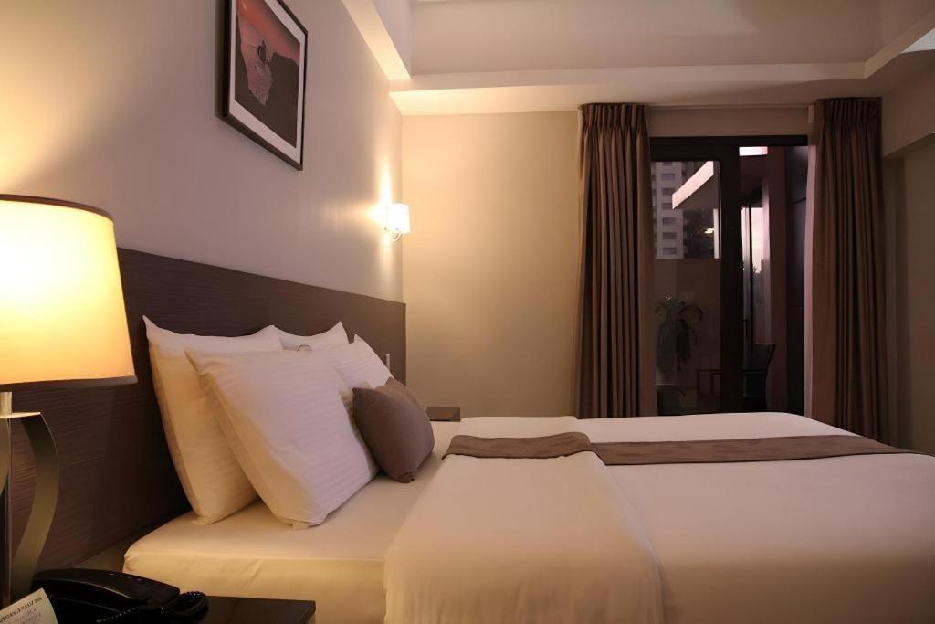 Sequoia Hotel Кесон-Сити Экстерьер фото