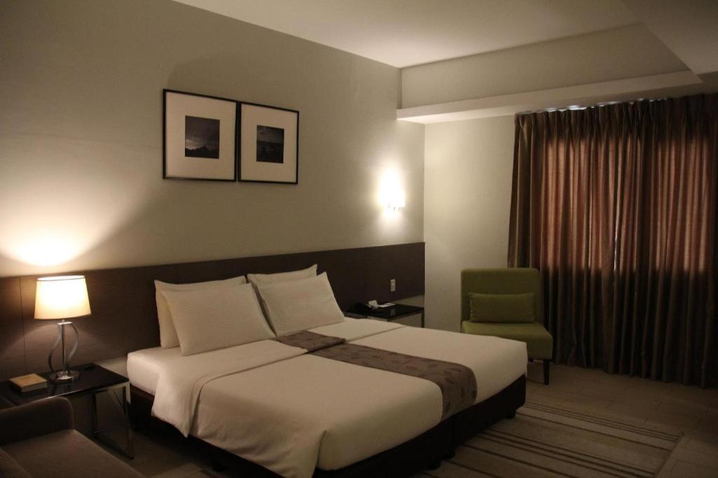 Sequoia Hotel Кесон-Сити Экстерьер фото